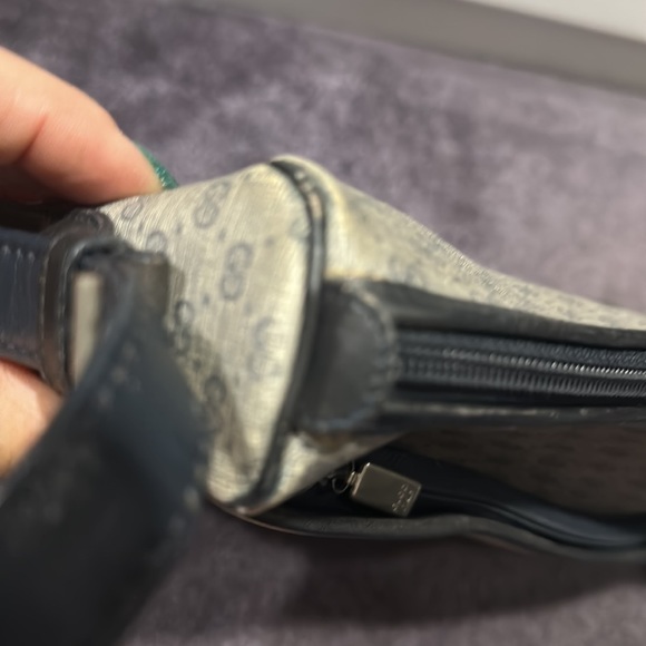 Project bag!!!Gucci Navy shoulder bag… Vintage!  12/2000!  PRICE DROP! - Picture 17 of 17